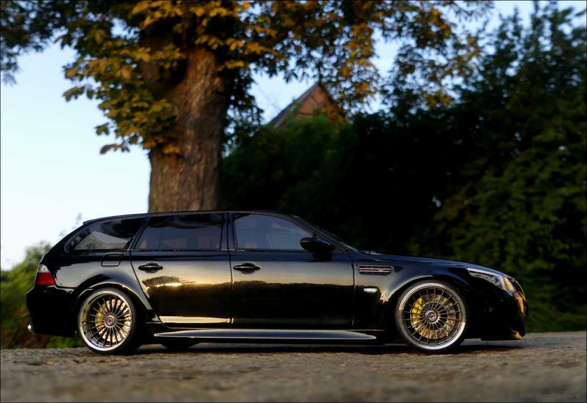 1:18 BMW M5 E61 Touring Schwarz Metallic Edition mit OVP